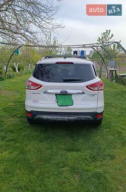 Внедорожник / Кроссовер Ford Escape 2014 в 