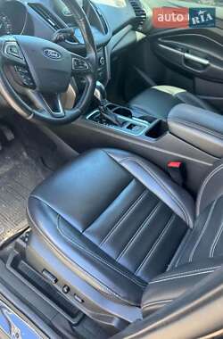 Внедорожник / Кроссовер Ford Escape 2020 в 