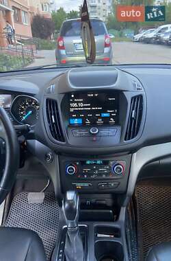 Позашляховик / Кросовер Ford Escape 2019 в 