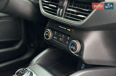 Внедорожник / Кроссовер Ford Escape 2022 в 