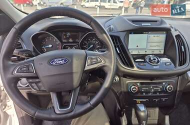 Внедорожник / Кроссовер Ford Escape 2016 в 