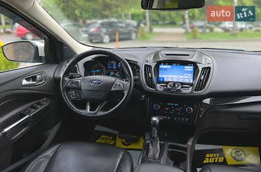 Внедорожник / Кроссовер Ford Escape 2018 в 