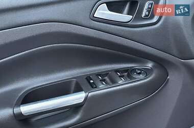 Внедорожник / Кроссовер Ford Escape 2015 в 