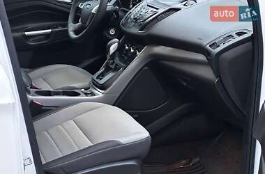 Внедорожник / Кроссовер Ford Escape 2015 в 