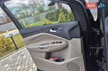 Позашляховик / Кросовер Ford Escape 2018 в 