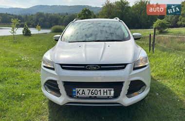 Позашляховик / Кросовер Ford Escape 2015 в 