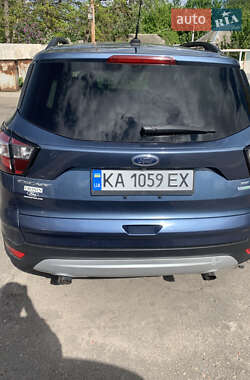 Внедорожник / Кроссовер Ford Escape 2018 в 