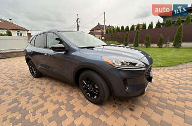 Внедорожник / Кроссовер Ford Escape 2020 в 