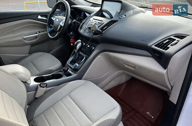 Позашляховик / Кросовер Ford Escape 2012 в 