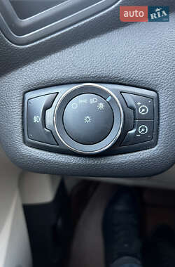 Позашляховик / Кросовер Ford Escape 2012 в 