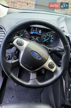 Внедорожник / Кроссовер Ford Escape 2015 в 