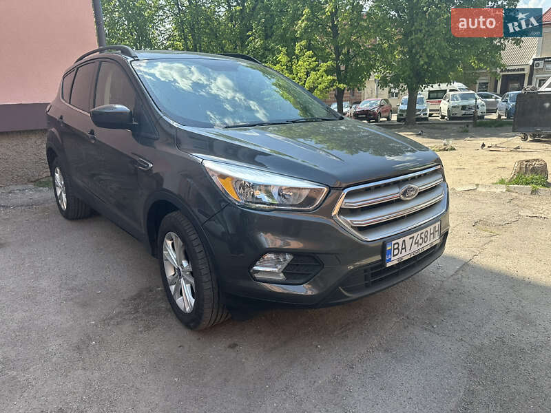 Внедорожник / Кроссовер Ford Escape 2018 в 