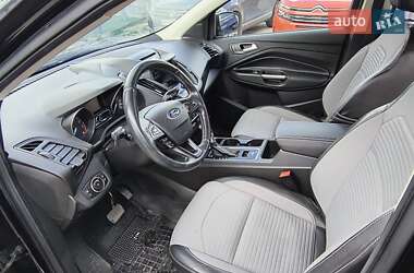 Внедорожник / Кроссовер Ford Escape 2017 в 