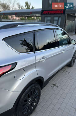 Позашляховик / Кросовер Ford Escape 2017 в 