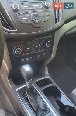 Внедорожник / Кроссовер Ford Escape 2016 в 