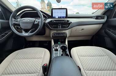 Внедорожник / Кроссовер Ford Escape 2020 в 