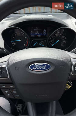 Внедорожник / Кроссовер Ford Escape 2018 в 