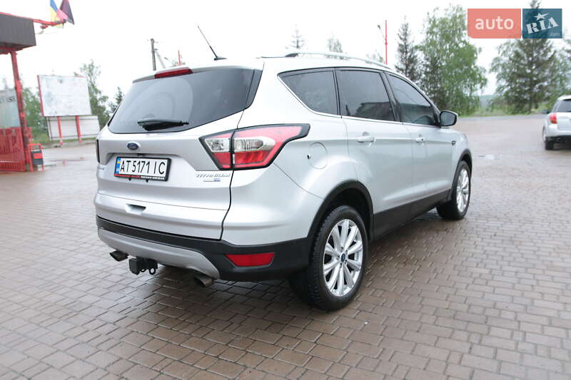 Внедорожник / Кроссовер Ford Escape 2017 в Ивано-Франковске