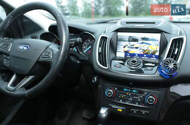 Внедорожник / Кроссовер Ford Escape 2017 в 