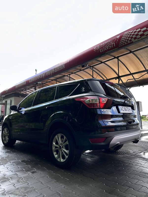 Внедорожник / Кроссовер Ford Escape 2016 в Луцке
