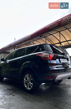Внедорожник / Кроссовер Ford Escape 2016 в 