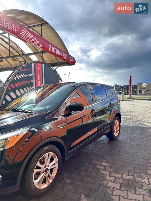 Внедорожник / Кроссовер Ford Escape 2016 в Луцке