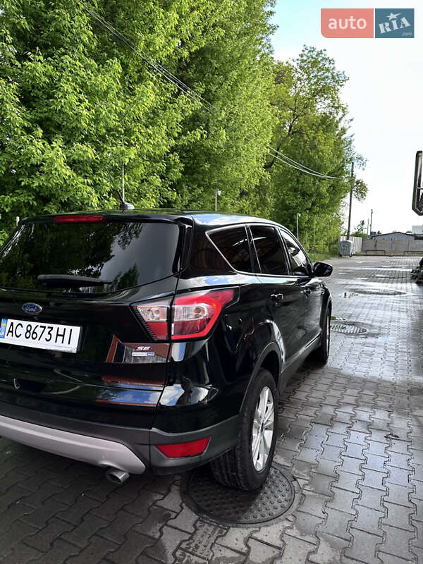 Внедорожник / Кроссовер Ford Escape 2016 в Луцке