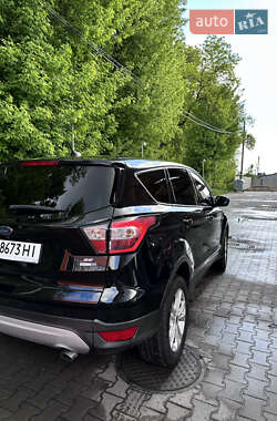 Внедорожник / Кроссовер Ford Escape 2016 в 