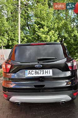 Внедорожник / Кроссовер Ford Escape 2016 в 