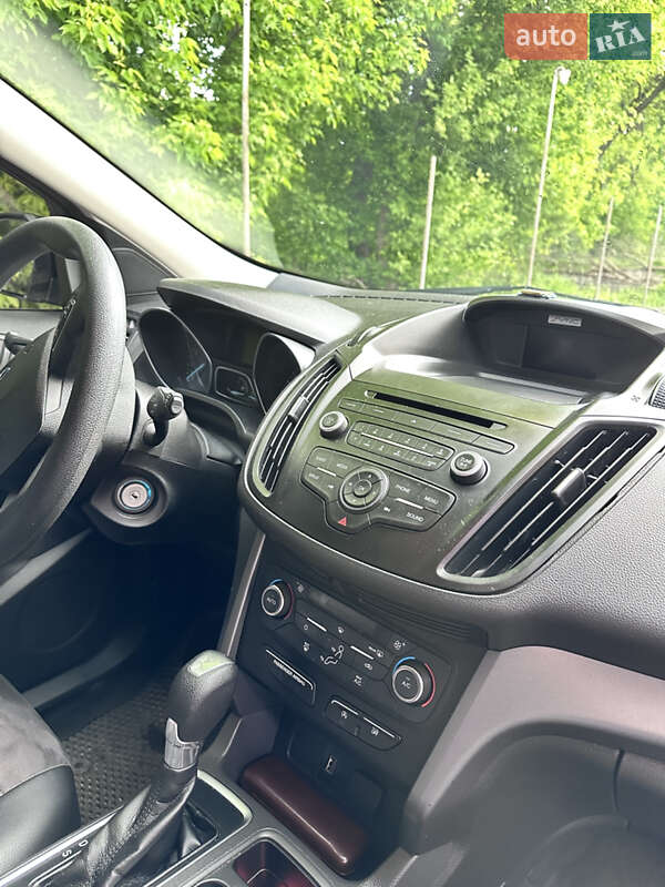 Внедорожник / Кроссовер Ford Escape 2016 в Луцке