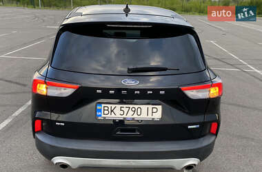 Позашляховик / Кросовер Ford Escape 2020 в 