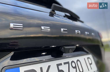 Позашляховик / Кросовер Ford Escape 2020 в 