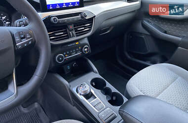 Позашляховик / Кросовер Ford Escape 2020 в 