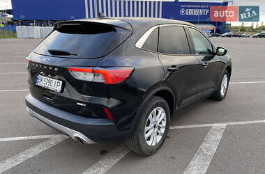 Позашляховик / Кросовер Ford Escape 2020 в 