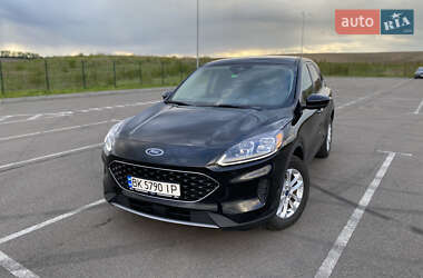 Позашляховик / Кросовер Ford Escape 2020 в 