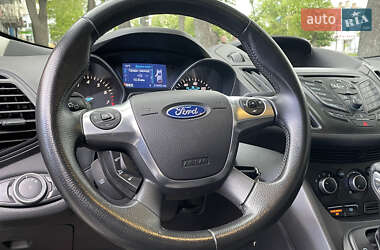 Внедорожник / Кроссовер Ford Escape 2015 в 