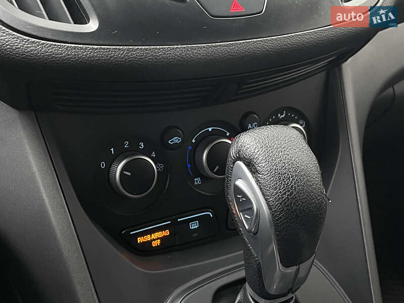 Внедорожник / Кроссовер Ford Escape 2015 в Николаеве