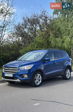 Внедорожник / Кроссовер Ford Escape 2018 в 
