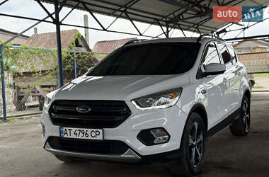 Внедорожник / Кроссовер Ford Escape 2017 в Ивано-Франковске