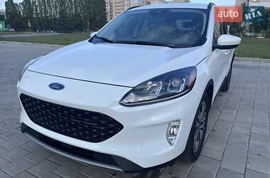 Позашляховик / Кросовер Ford Escape 2020 в 