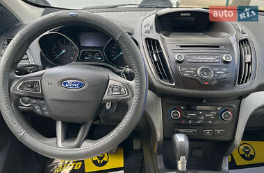 Внедорожник / Кроссовер Ford Escape 2016 в 