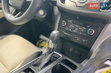 Внедорожник / Кроссовер Ford Escape 2016 в 