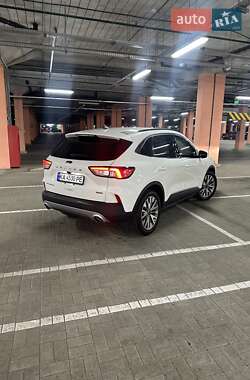 Позашляховик / Кросовер Ford Escape 2021 в 