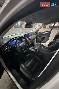 Позашляховик / Кросовер Ford Escape 2021 в 