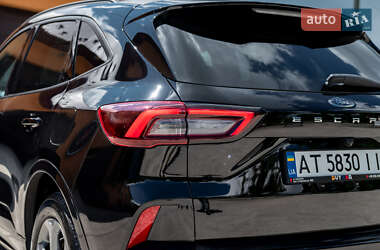 Позашляховик / Кросовер Ford Escape 2023 в 