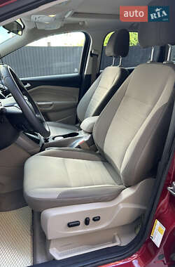 Внедорожник / Кроссовер Ford Escape 2015 в 
