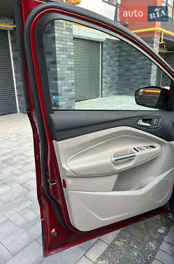 Внедорожник / Кроссовер Ford Escape 2015 в 