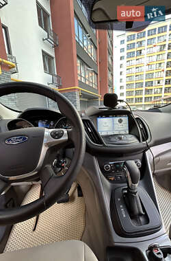 Внедорожник / Кроссовер Ford Escape 2015 в 