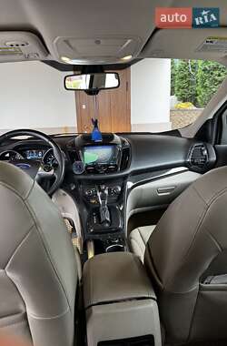 Внедорожник / Кроссовер Ford Escape 2015 в 