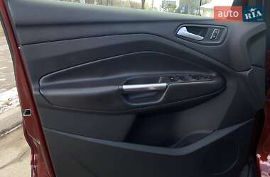 Позашляховик / Кросовер Ford Escape 2013 в 